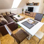 Apartman Modern And Vibrant *