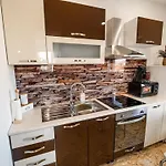 Apartman Modern And Vibrant