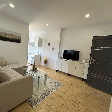 Modern And Vibrant Apartman *