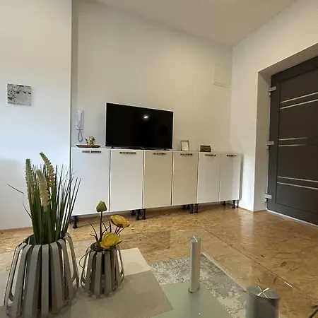 Apartman Modern And Vibrant