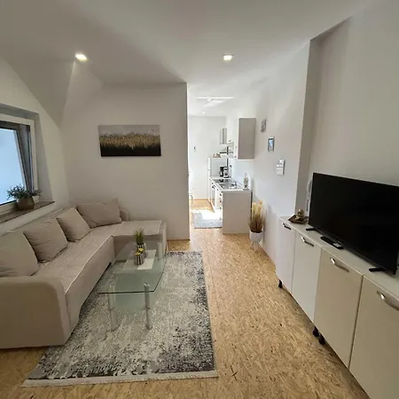 Apartman Modern And Vibrant